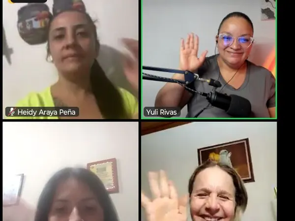 Asesoría en vivo de Yuly con alumnas del curso