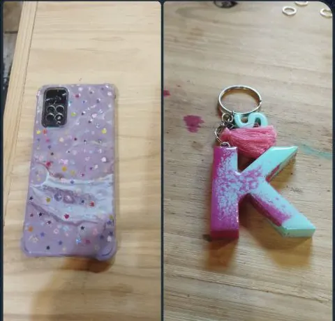 Funda de celular y llavero con letra K